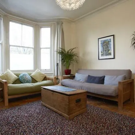 Beautiful Stay, Close To Centre, University, Business Park, Rds Homestay *
