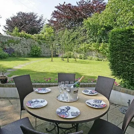 Beautiful Stay, Close To Centre, University, Business Park, Rds Homestay